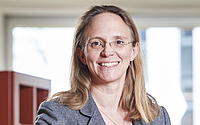 Porträt von Prof. Dr. rer. nat. Britta Nestler, Professorin für Mikrostruktursimulation in der Werkstofftechnik
