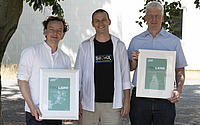 Das Team von SolOriX nimmt den 3. Preis Transferpreis entgegen. (Bild: Lisa Jungheim ( KIT)