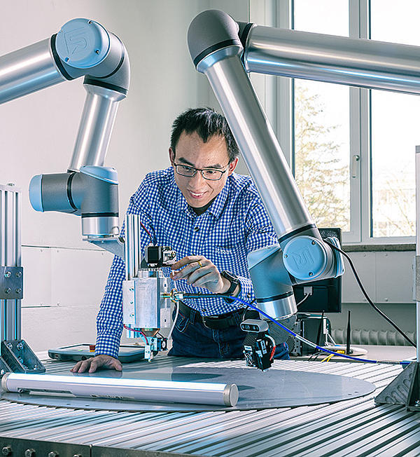 Die dritte Generation des Mikrowellendruckers setzt für noch mehr Flexibilität auf Robotik